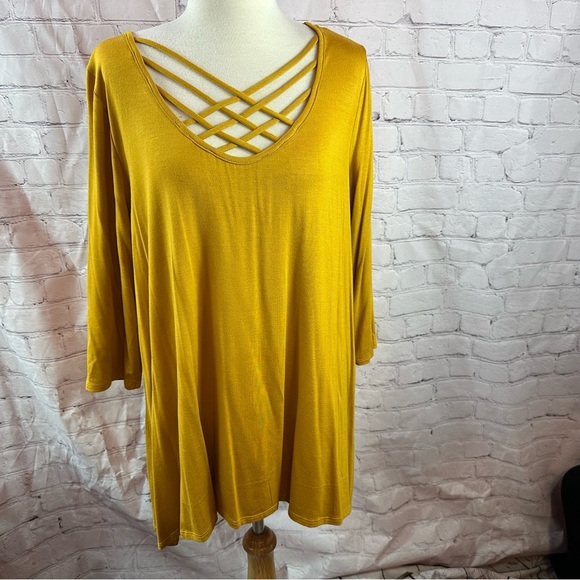 NWT boutique Mustard Yellow Women's Top Crisscross Neckline 3/4 sleeve plus - Picture 1 of 7